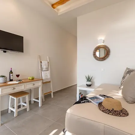 Porto Dema Luxury Hotell Schoinoussa