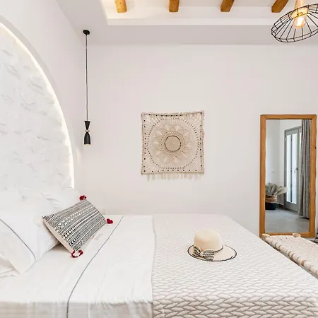 Porto Dema Luxury Schoinoussa