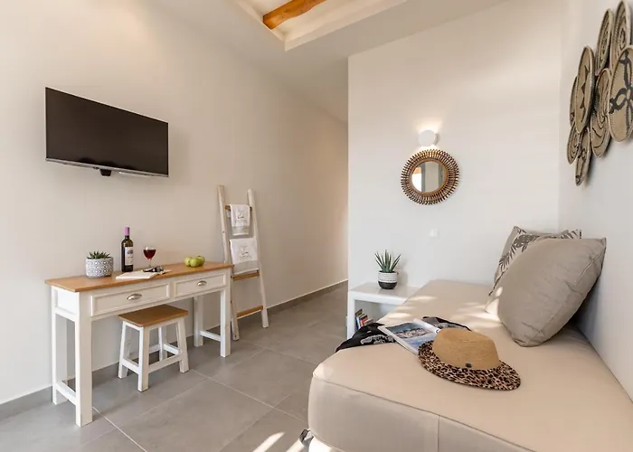 Porto Dema Luxury Hotel Schoinoussa